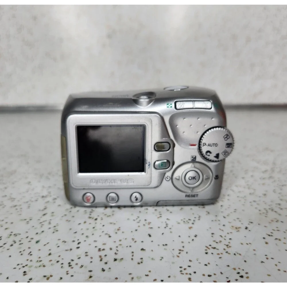 Olympus CAMEDIA D-535 Zoom 3.2MP Digital Camera Silver 3X Zoom For Parts